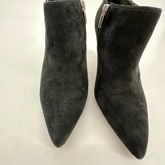 Vince‎ Camuto Black Suede Leather Pointed Toe Zip Up Heel Ankle Booties Unique - Picture 4 of 9
